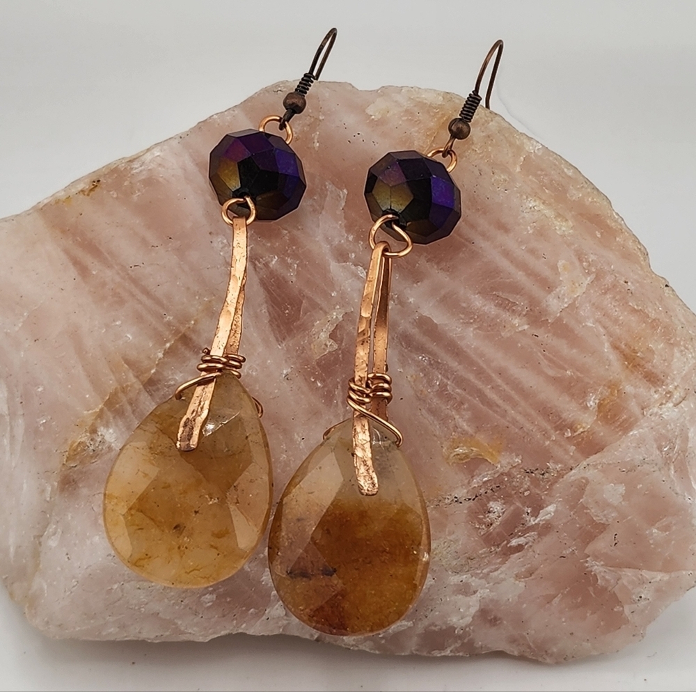 CARNELIAN, CRYSTALS AND COPPER METALS DANGLING EARRINGS - Picture 10 of 11